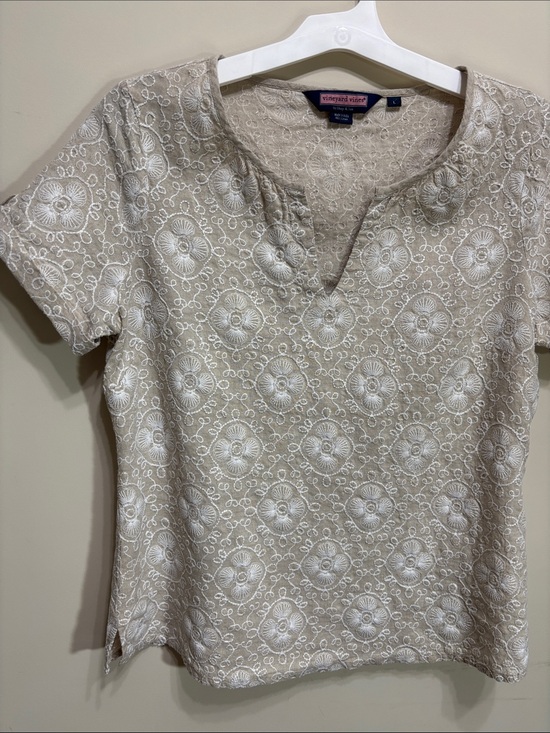 Vineyard Vines Tops - Vineyard Vines Beige Cream Embroidered Short Sleeve Top